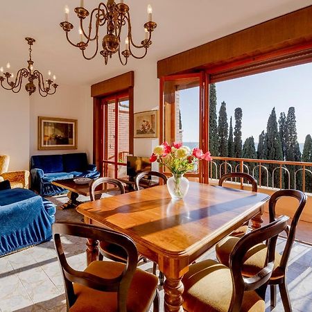Apartamento Portosole Attic - With Terrace And Private Parking San Remo Exterior foto