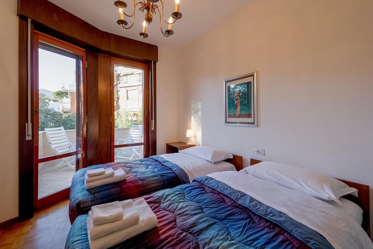 Apartamento Portosole Attic - With Terrace And Private Parking San Remo Exterior foto