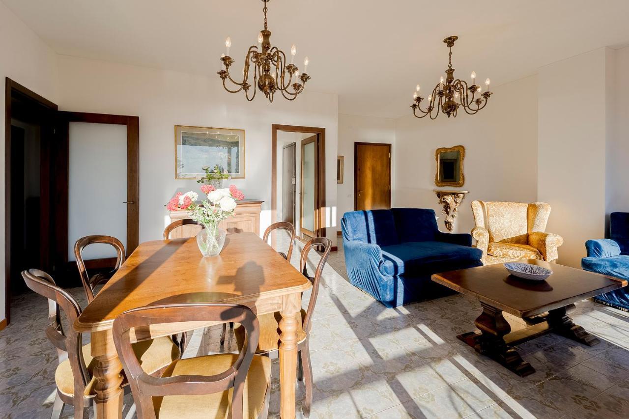 Apartamento Portosole Attic - With Terrace And Private Parking San Remo Exterior foto