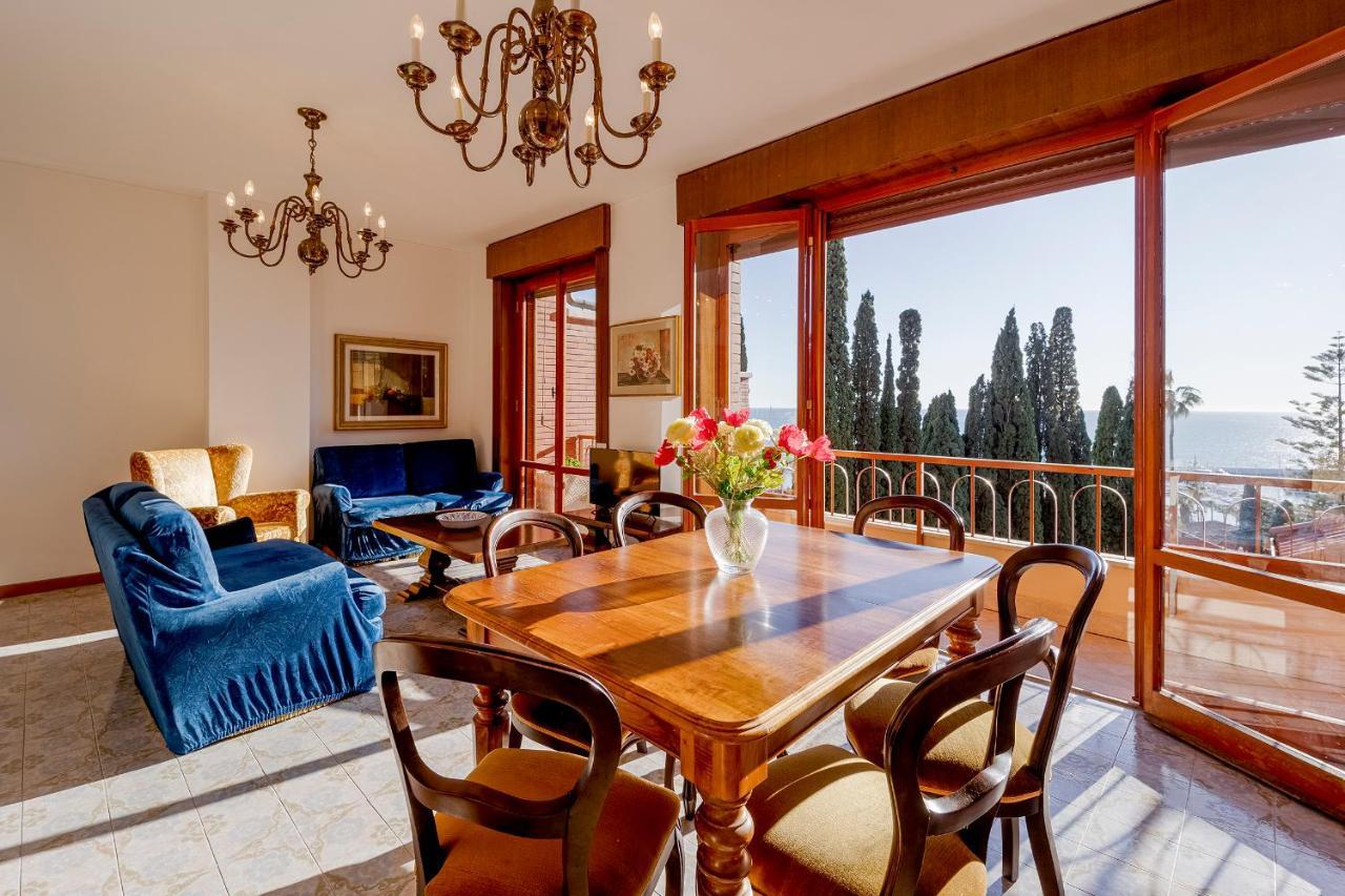 Apartamento Portosole Attic - With Terrace And Private Parking San Remo Exterior foto