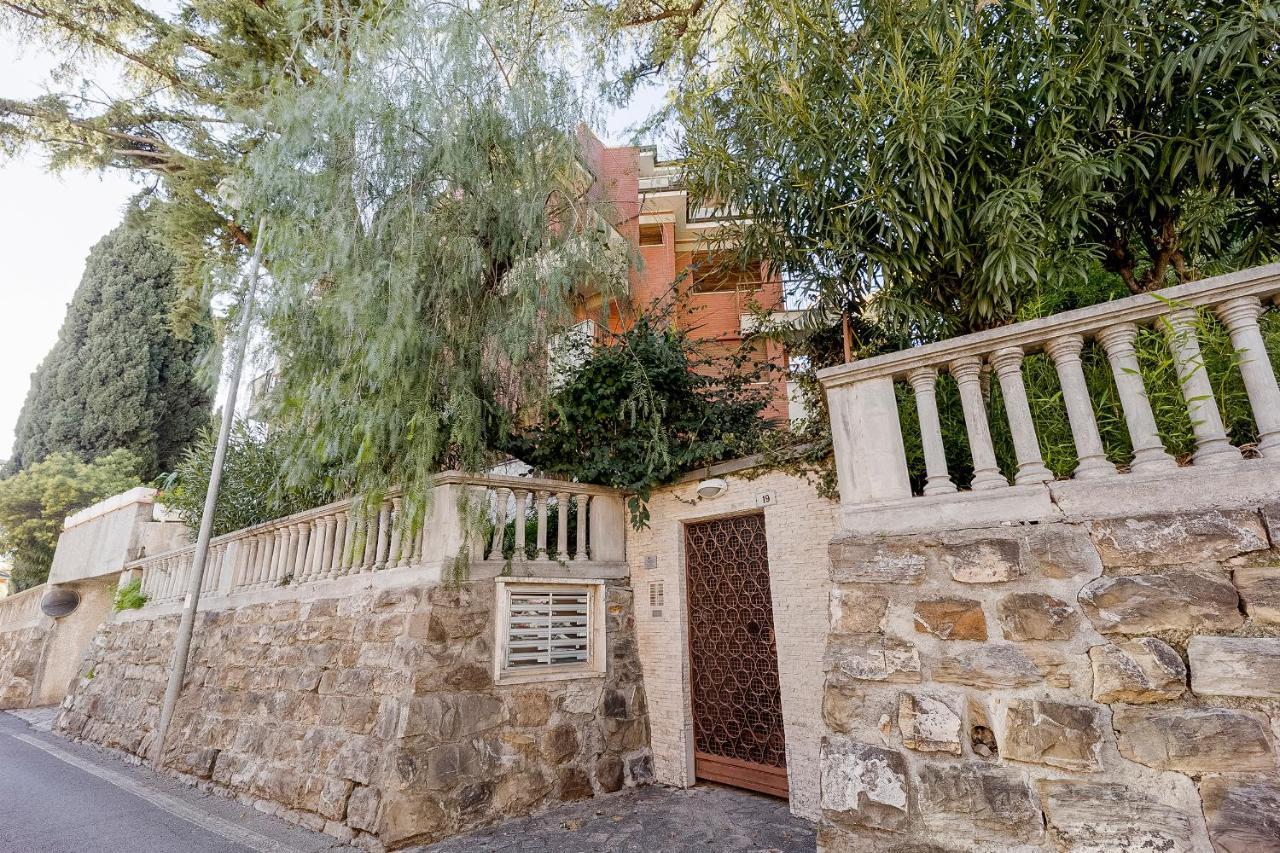 Apartamento Portosole Attic - With Terrace And Private Parking San Remo Exterior foto