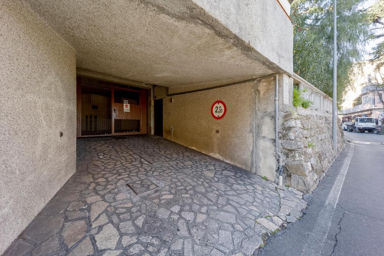 Apartamento Portosole Attic - With Terrace And Private Parking San Remo Exterior foto