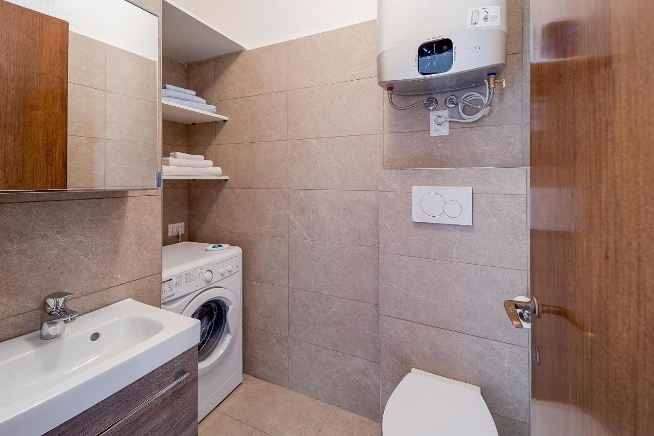 Apartamento Portosole Attic - With Terrace And Private Parking San Remo Exterior foto