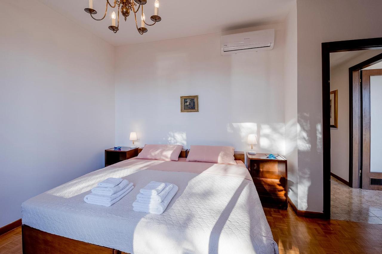 Apartamento Portosole Attic - With Terrace And Private Parking San Remo Exterior foto