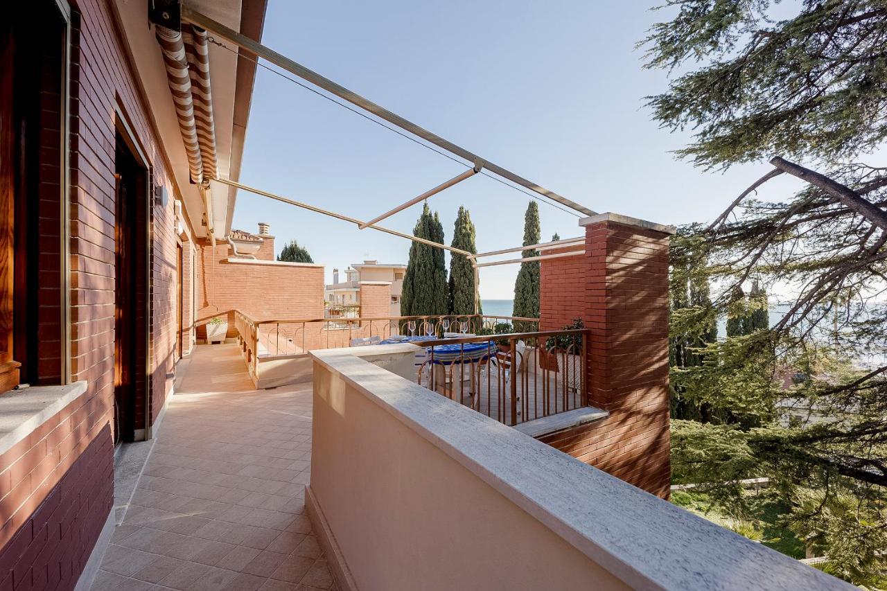 Apartamento Portosole Attic - With Terrace And Private Parking San Remo Exterior foto