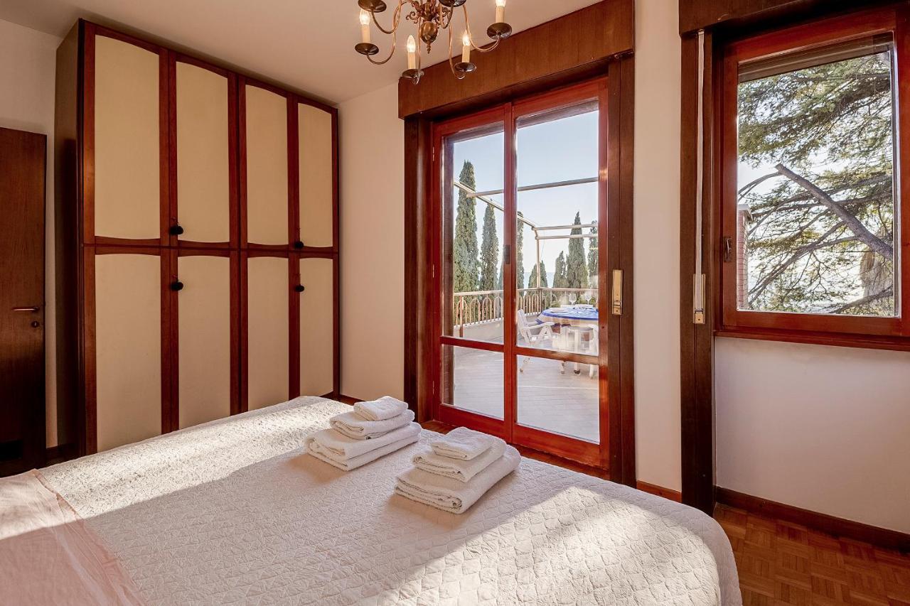 Apartamento Portosole Attic - With Terrace And Private Parking San Remo Exterior foto